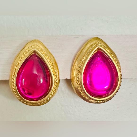 Rare Vintage GEM-CRAFT Chunky Statement Pink Crystal & Gold Clip Earrings 1.5”